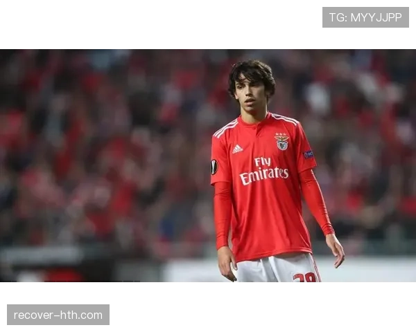 菲利克斯从边路到中路的角色转变解析