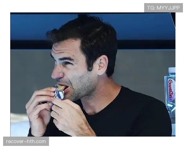 费德勒退役后每天喝三杯手冲咖啡,球拍换成了婴儿奶瓶 费德勒退役后每天喝三杯手冲咖啡,球拍换成了婴儿奶瓶